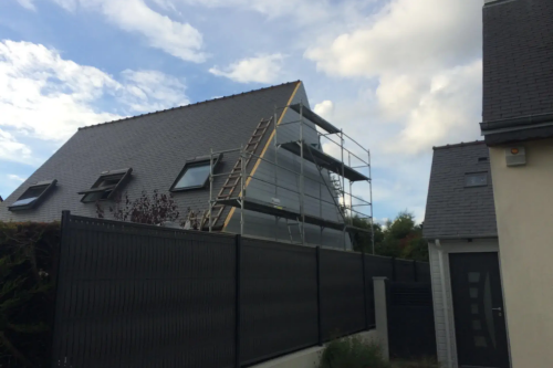 Pose d'un bardage bois extérieur avec isolant sur habitation