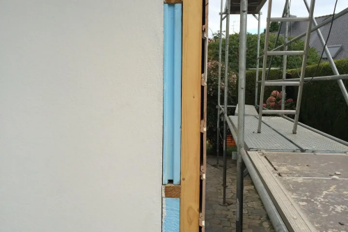 Pose d'un bardage bois extérieur avec isolant sur habitation