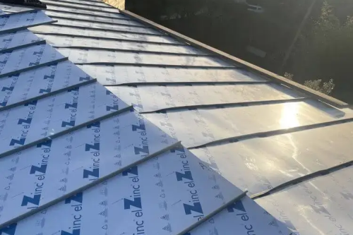 Réalisation d'une toiture en zinc