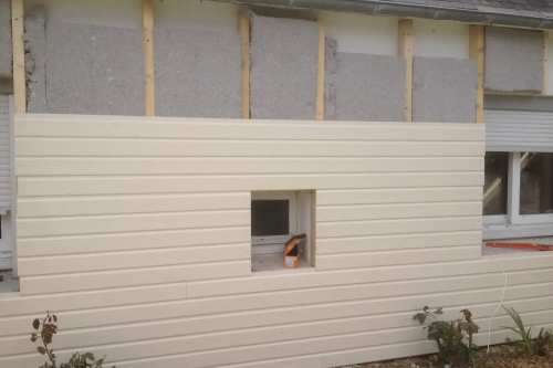 Pose d'un bardage composite extérieur sur façade