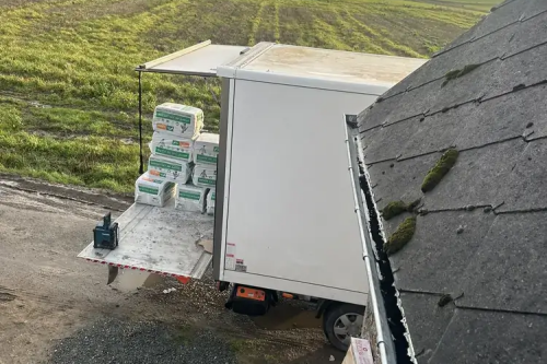 Réalisation d'une isolation par soufflage de ouate de cellulose