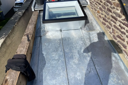 Pose d'un toit en zinc + pose d'une fenêtre de toit