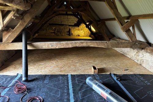 Pose d'un plancher et isolation