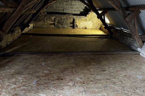 Pose d'un plancher et isolation